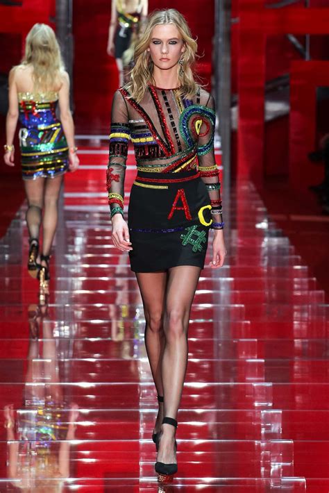 karlie kloss versace dress